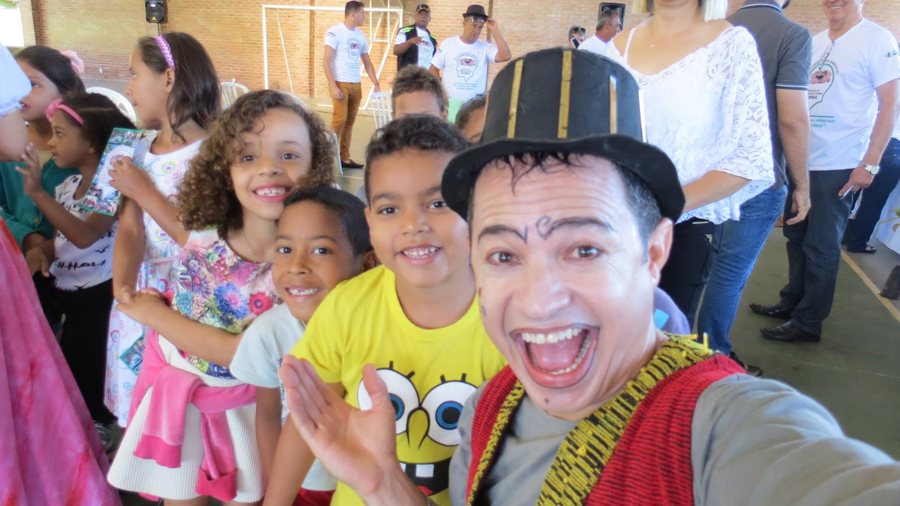 Artistas e crianças — Educando com Arte