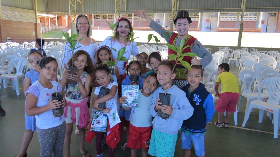 Educando com Arte — teatro e alegria nas escolas públicas